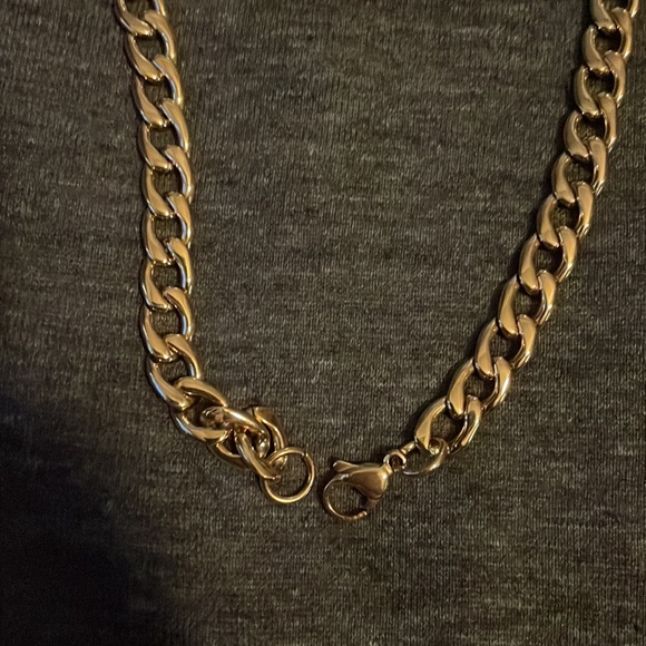 Gold Chain - Picture 2 of 3
